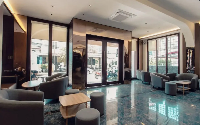 Riverside Hotel