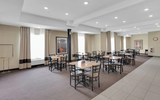 Duvernay Inn & Suites