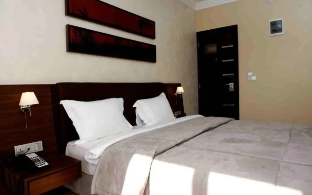 The Avenue Suites