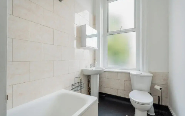 London Oasis - Modern 3 Bedroom Apartment