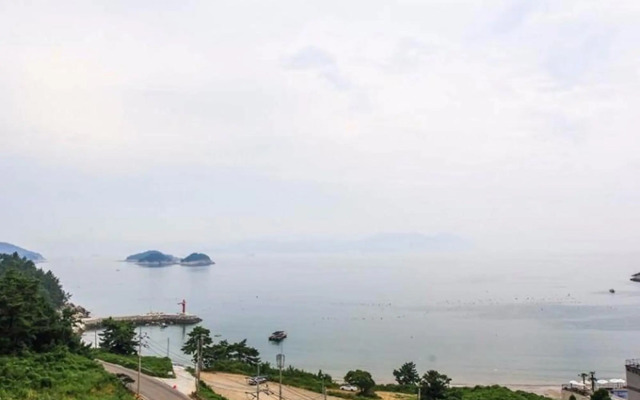 Yeosu Hayanjeongwon Pension