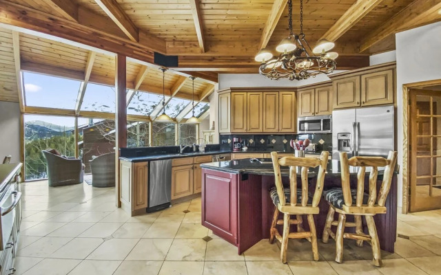 Mountain View Ski Lodge 5 Bedroom Townhouse