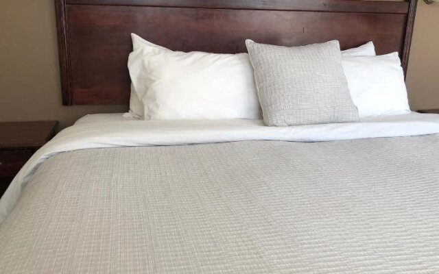 Piccadilly Motel Golf Suites