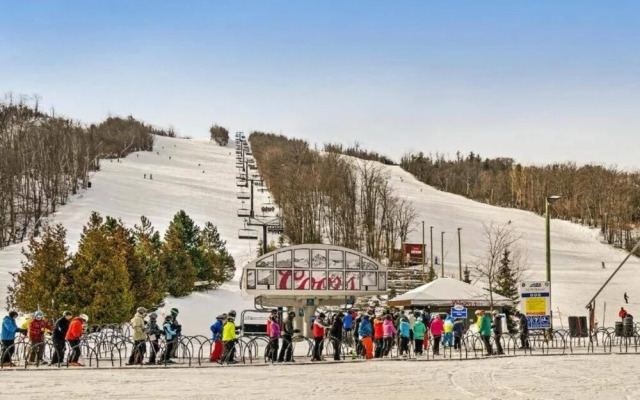 Steps to the Hill 1 Bedroom Wifi Crave TV