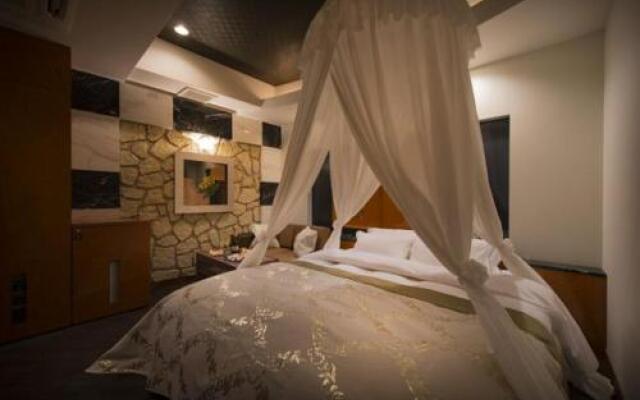 W Mulia Adult Only