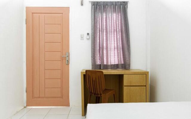 Reddoorz Plus Near Soekarno Hatta Airport Taman Mahkota