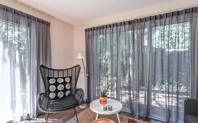 Modern chalet in Voorthuizen near the forest