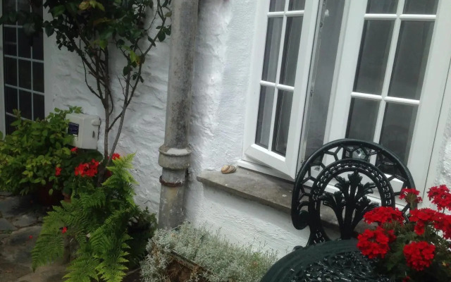 Central Boscastle studio flat