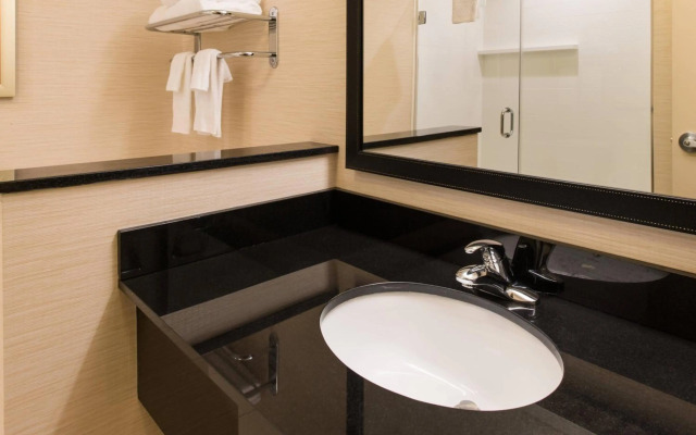 Fairfield Inn & Suites Utica