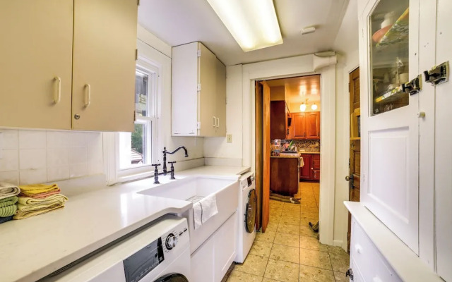 Spacious Pittsburgh Rental: Walk to Frick Park!