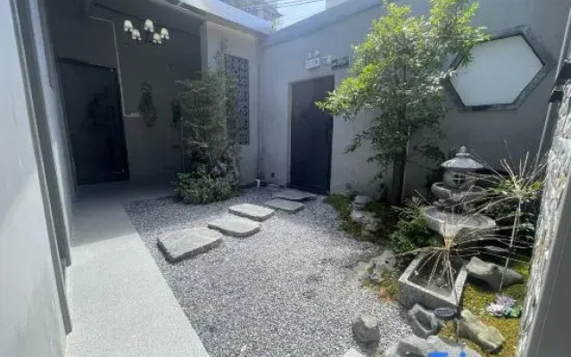 Southern Pavilion Courtyard