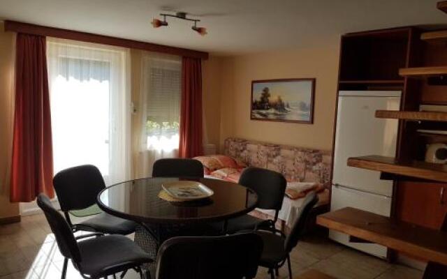 Richie I Apartman & Pool