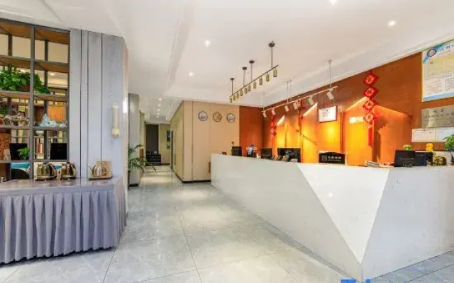 Silikar E-sports Homestay (Yifeng City Plaza Commercial Pedestrian Street)