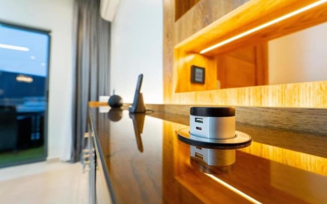 Oceanview Smart Home with Pool in Oniru-Lekki 1