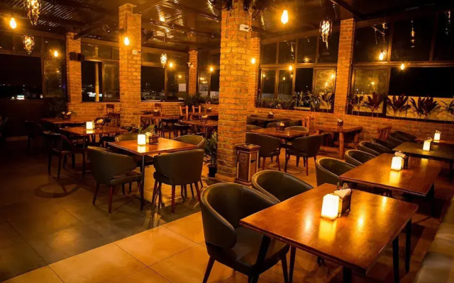 Capital O 36137 Vihaari 24 Business Hotel