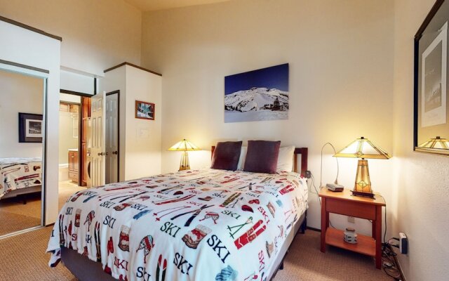 Escape to The Summit - Pool & HT Next Door