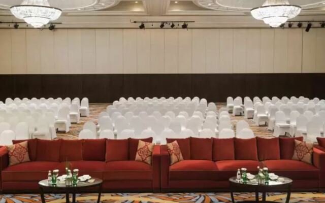 Mövenpick Grand Al Bustan Dubai