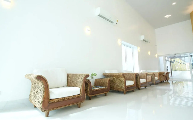 Convenient Grand Hotel (SHA Extra Plus)