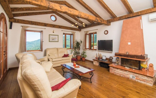 Stunning Home in Icici With Sauna, Wifi and 4 Bedrooms