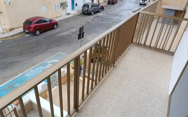 Seaside Stylish and Spacious 2-bedroom Apartment