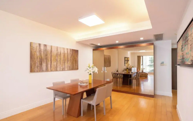 Tyms Cozy 2BR 1BA Apt Near Metro