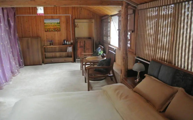 E-Outfitting Moon Hostel
