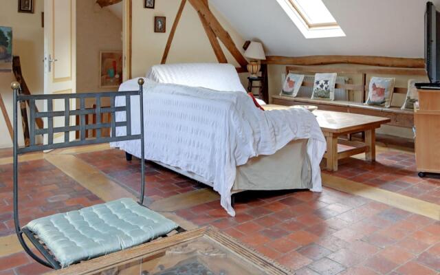 Charming Holiday Home in Raizeux Near Forest