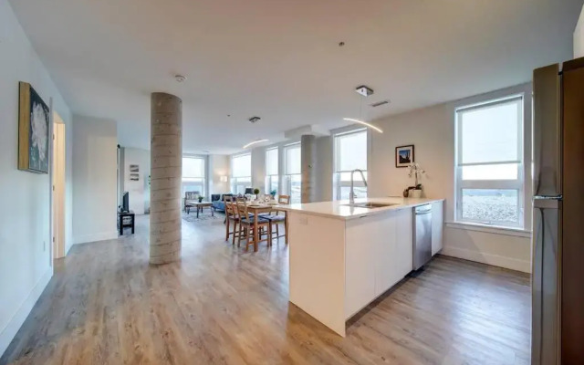 Ocean Bay New Luxury Condo Sleeps 5 Parking, Coffee, AC