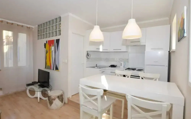 Classy and Modern Old Town Quarter Apartment