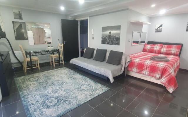 Studio, up to 4 PEOPLE, City Center location