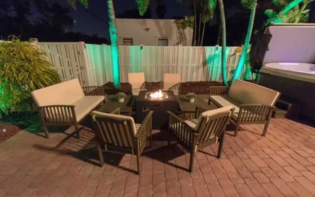 Walk to Beach Spacious Estate with Hot Tub & Game Room