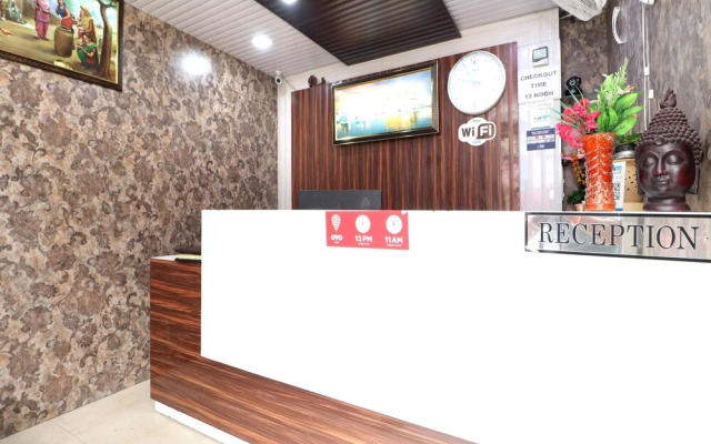 Oyo 35878 Hotel G Glossy