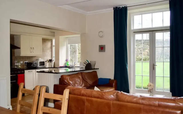 3 Bedroom Home With Garden Near Edinburgh New Town