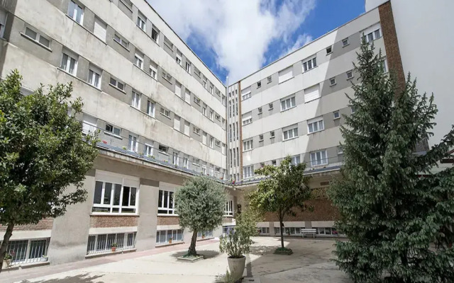Ensuite Rooms for Women Only - LEON