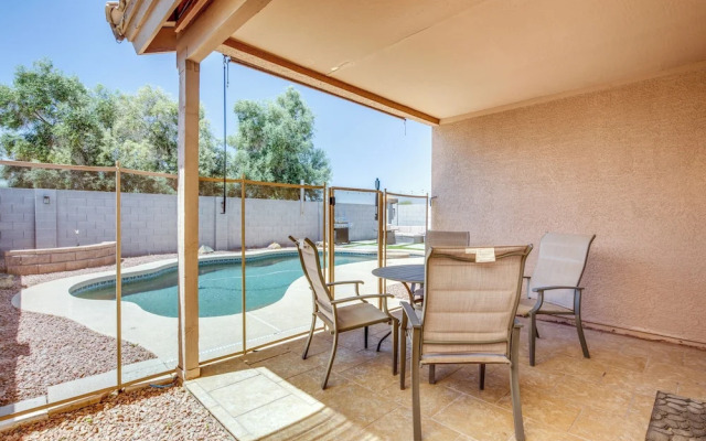Fenced-in Pool & Patio: Gilbert Home!
