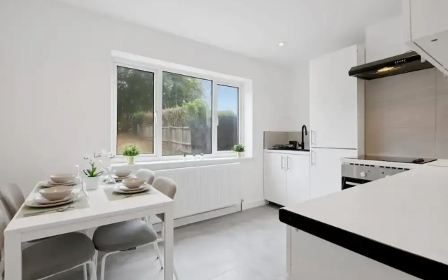 3bed House-free Parking