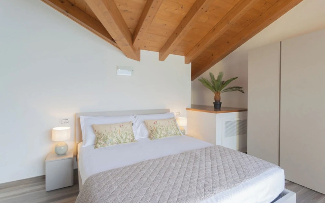 Dream Lake Apartments by Rent all Como