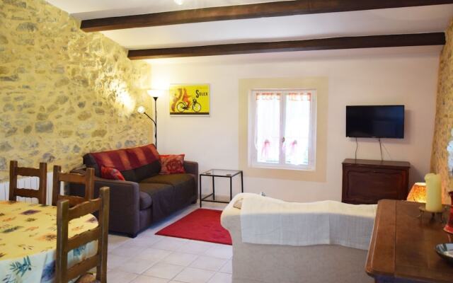 Characteristic Appartement With Swimming Pool, Completely Renovated
