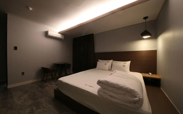 The Stone Bridge Hotel