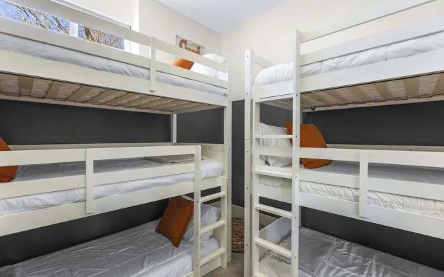 Big Bear Bungalow Stay on Ozark Waterfront