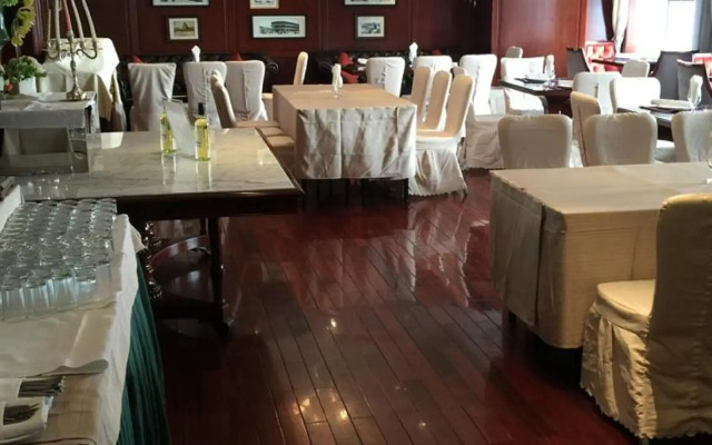 The Bund Riverside Hotel