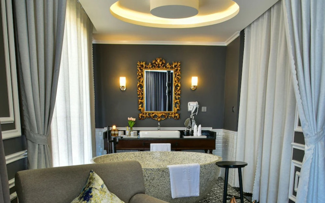 Hotel Del Luna by LUK Global