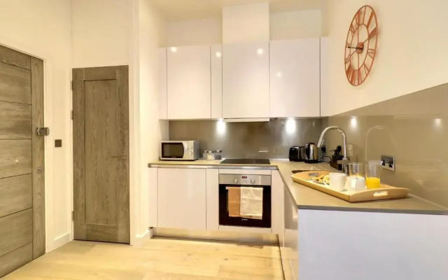 La Casa Suites Slough