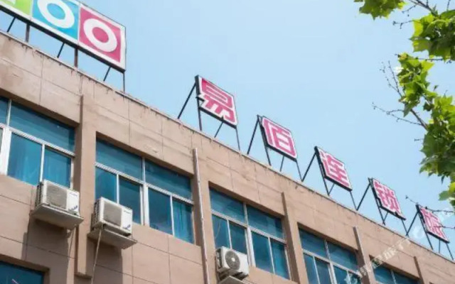 Yibai Hotel (Fengming Jin Street Bus Station)
