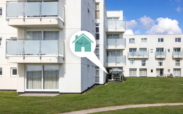 Stylish Ground Floor Apartment With Sea Views