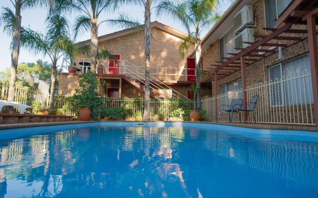 Manera Heights Apartment Motel