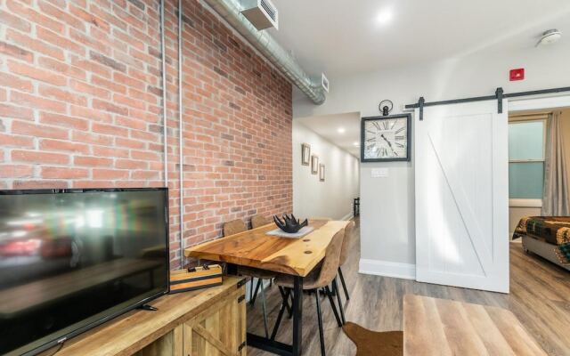 Canadian Style 2Br Loft