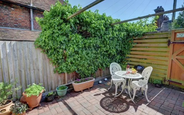 Exclusive Holiday Home in Canterbury Kent with Garden