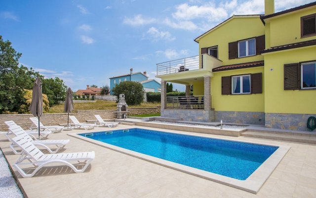 Modern Holiday Home With Private Pool, Near Labin and 6 km From the Beach