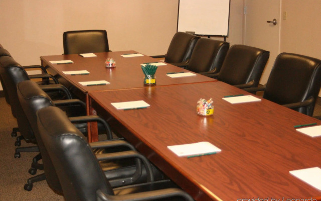 Maron Hotel & Suites